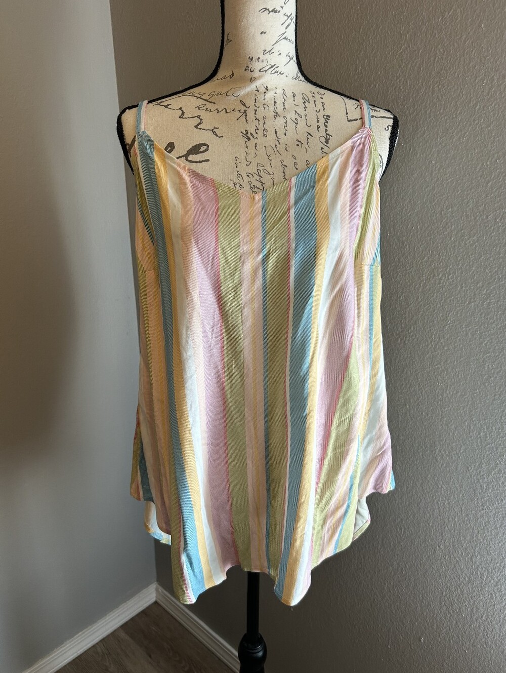 *NWT* Torrid 1X Sleeveless Multicolor Blouse